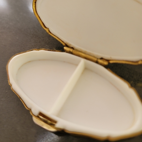 Vintage Stratton Floral Pill/Solid Purfume Case - Picture 10 of 12